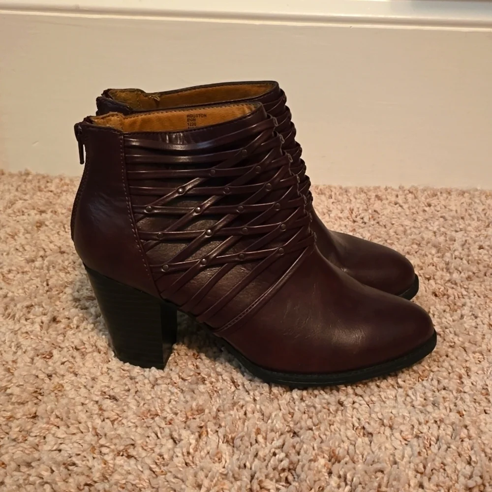 Women's Avenue Burgundy Cloudwalkers Ankle Boots Size 8.5W (0718)